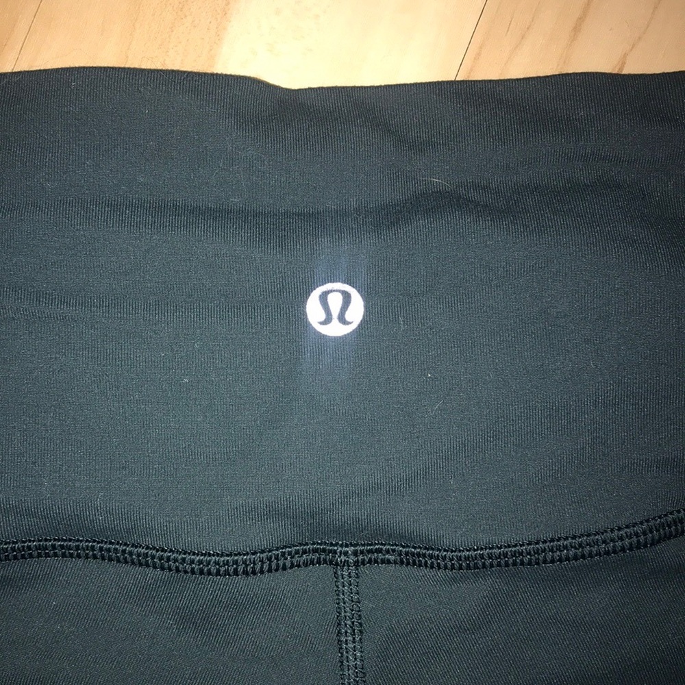 Lululemon Wunder Unders size 6